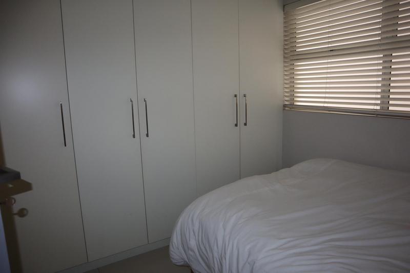 To Let 1 Bedroom Property for Rent in Sea Point Western Cape